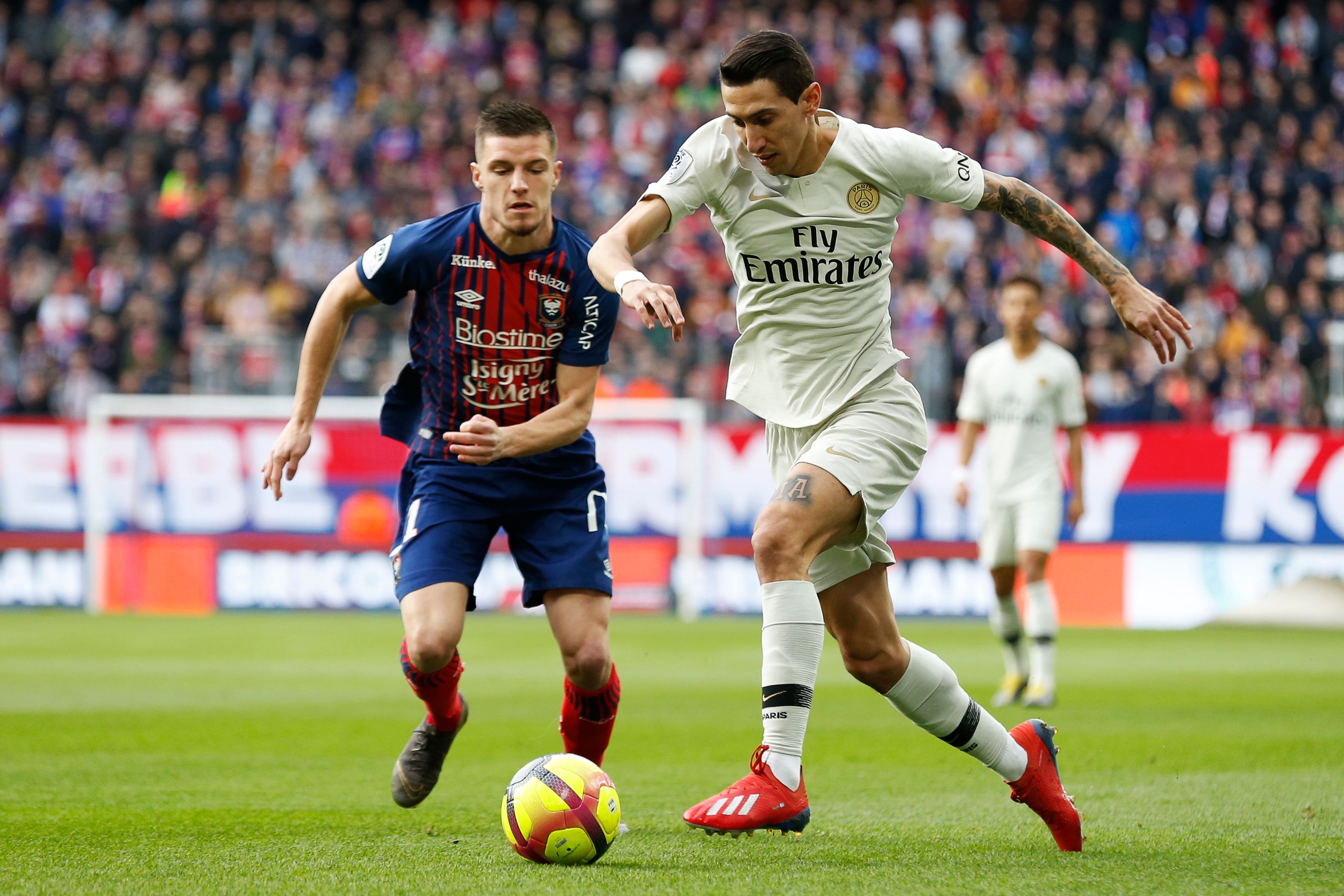 仍隔着几道 仍隔着几道